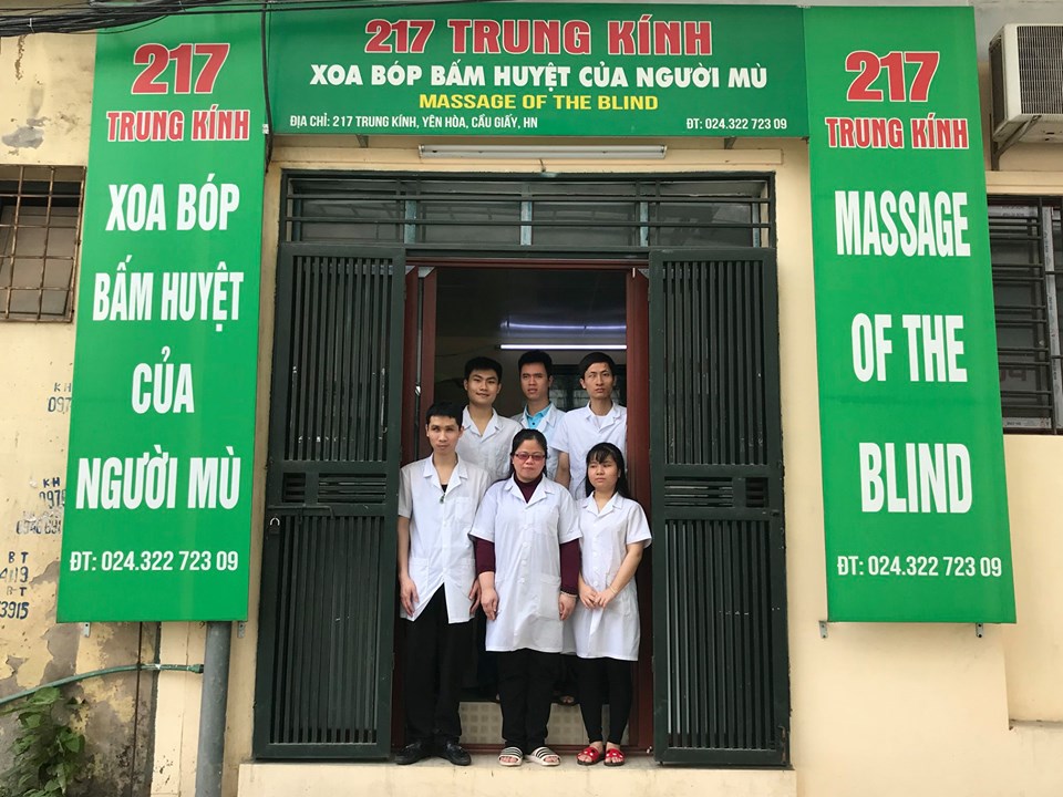 Phòng massage truyền thống Việt Nam tại Trung tâm ĐTPHCN cho người mù