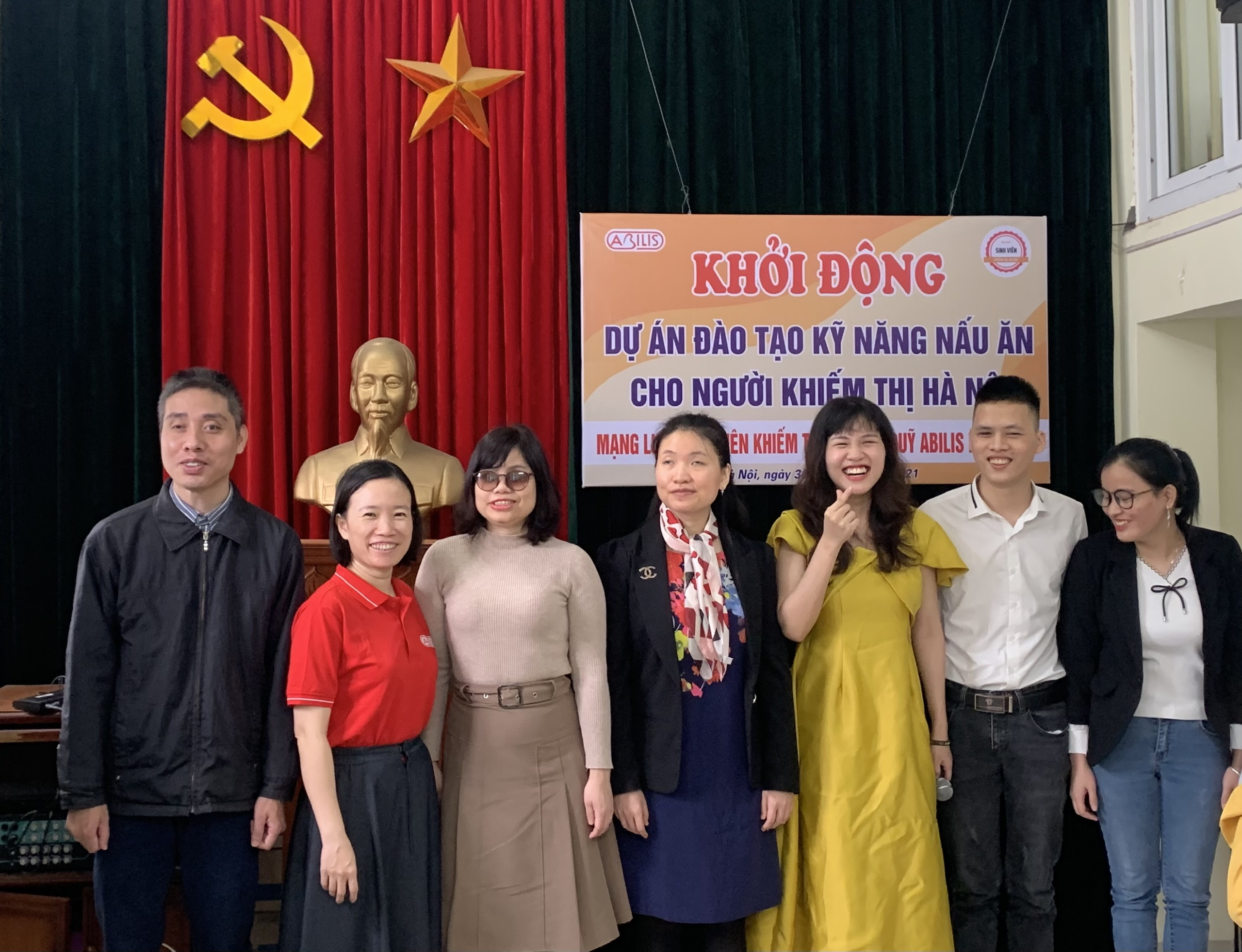 Hình ảnh: Lớp đào tạo kỹ năng nấu ăn cho người khiếm thị