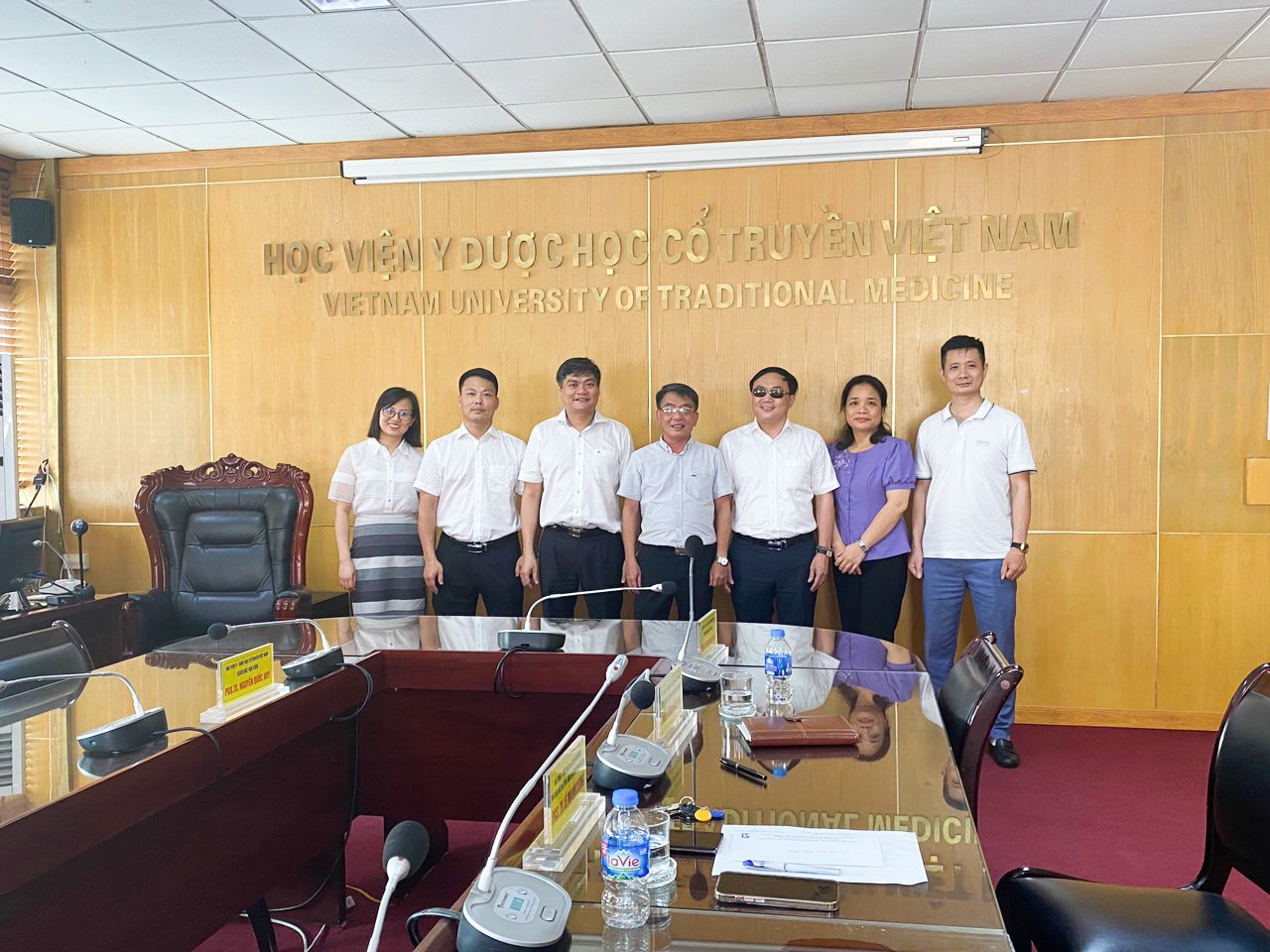 Thúc đẩy hợp tác đào tạo và phát triển nghề Xoa bóp bấm huyệt giữa Trung tâm Đào tạo cán bộ PHCN cho người mù và Học viện Y Dược học cổ truyền Việt Nam