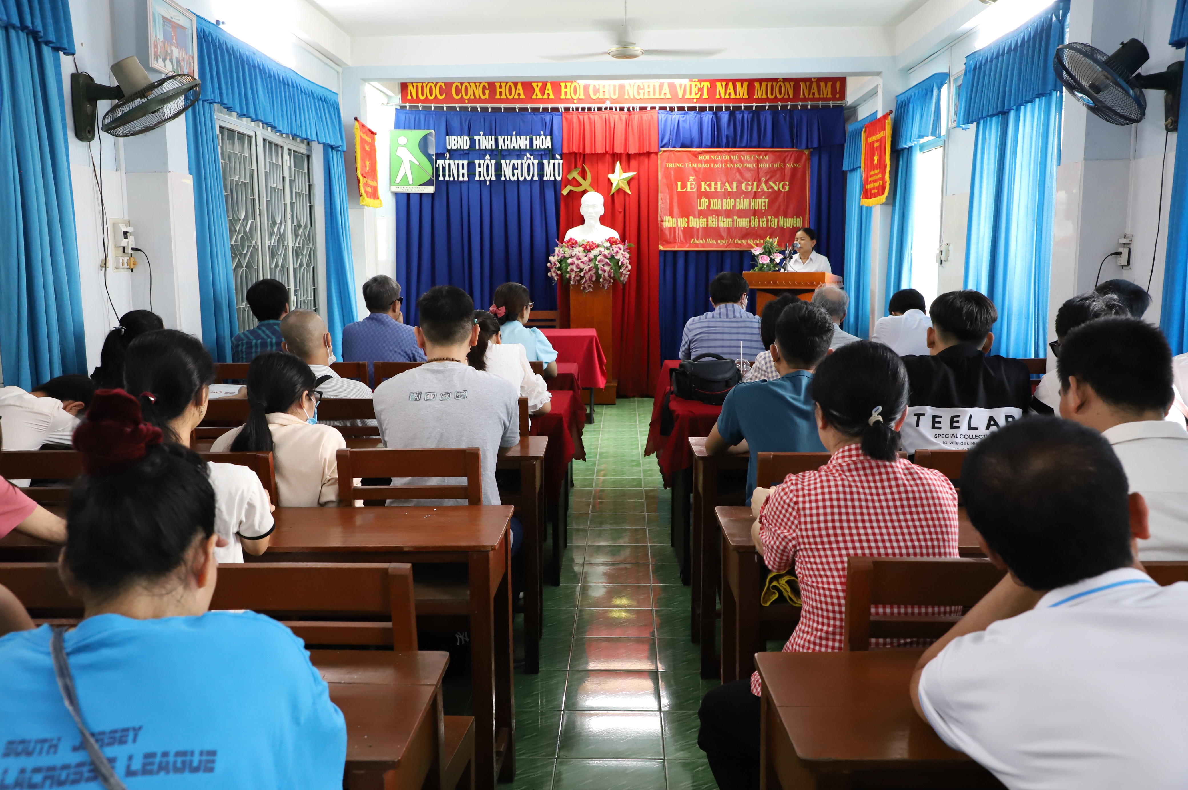 Khai giảng lớp Xoa bóp bấm huyệt cho 12 Tỉnh hội khu vực miền Trung -Tây Nguyên