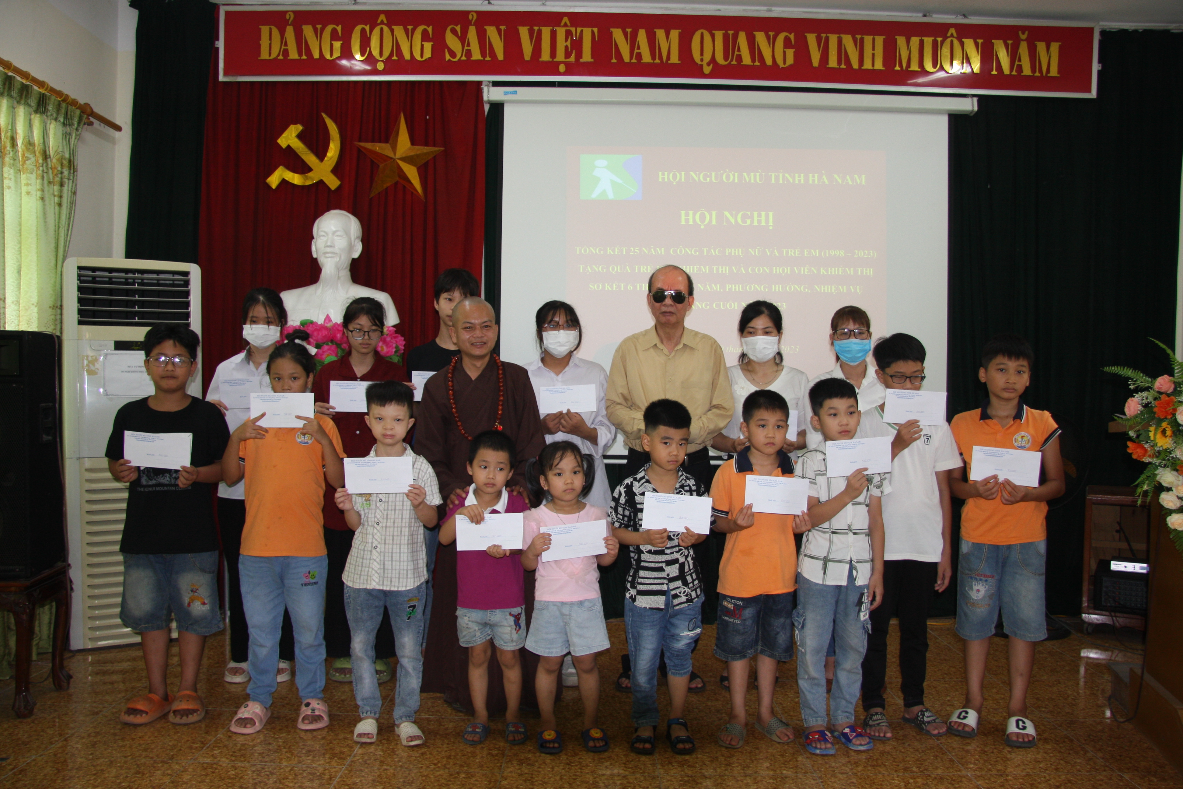 Hình ảnh:  Hội Người mù tỉnh Hà Nam tổng kết 25 năm công tác phụ nữ và trẻ em