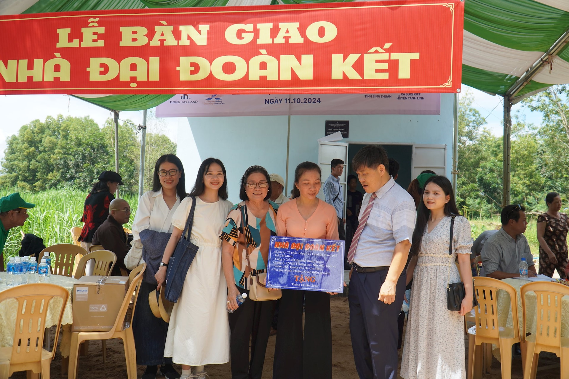   Trao nhà Đại đoàn kết cho người mù ở Tánh Linh, Bình Thuận