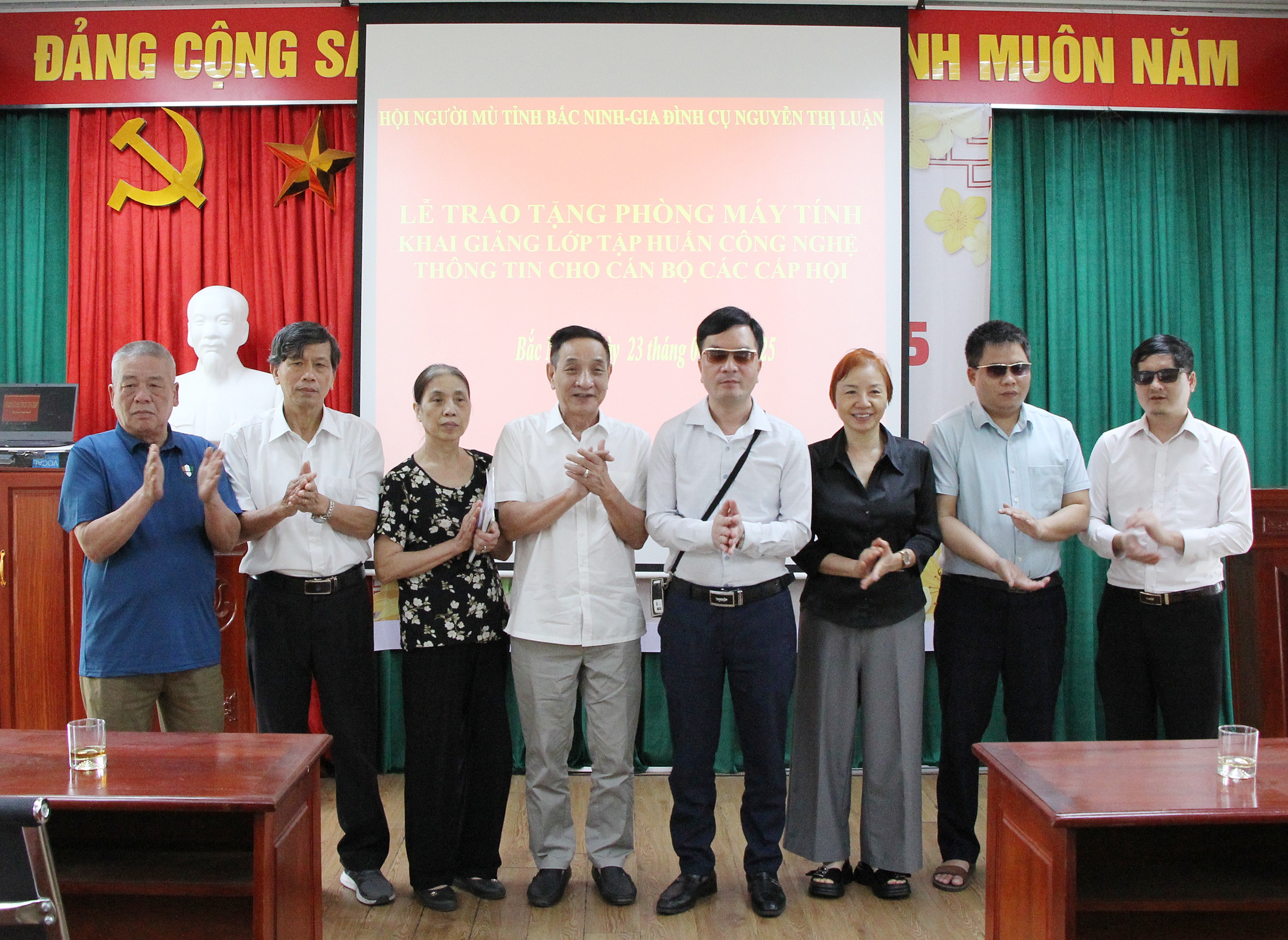 Trao tặng phòng máy tính cho Tỉnh hội Bắc Ninh