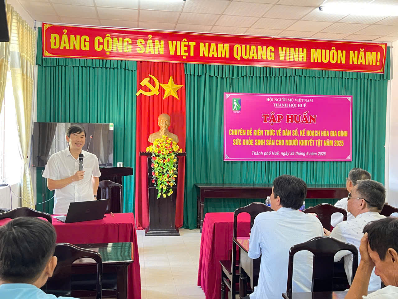 Hội Người mù thành phố Huế tập huấn kiến thức Dân số - Kế hoạch hoá gia đình và sức khoẻ sinh sản cho hội viên