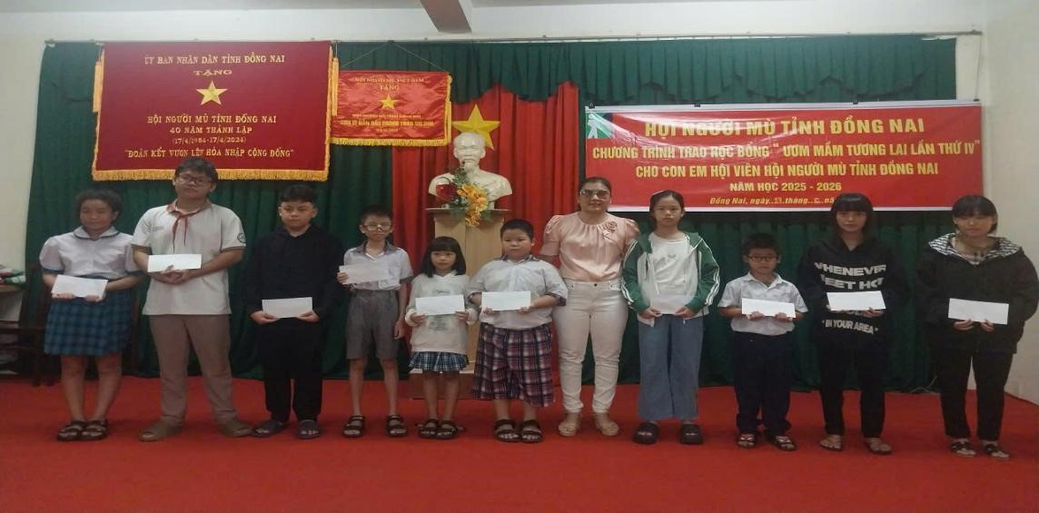 Hình ảnh: Tiếp sức đến trường - “Ươm mầm tương lai” -Vẽ nên những ước mơ