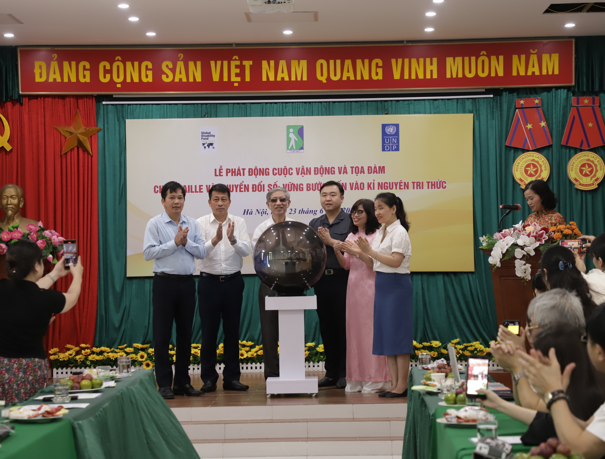 Hình ảnh: Ngày Kĩ năng thanh niên thế giới – 15 tháng 7 "Chữ Braille: Xây dựng năng lực đọc viết – Phát triển tư duy – Bồi dưỡng kĩ năng"